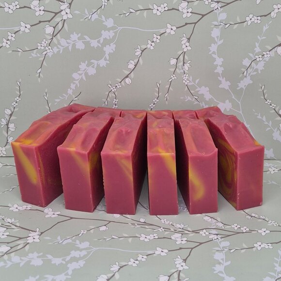 6 Handmade Raspberry Lemonade Soap Large Bars 4-5oz - Picture 1 of 4